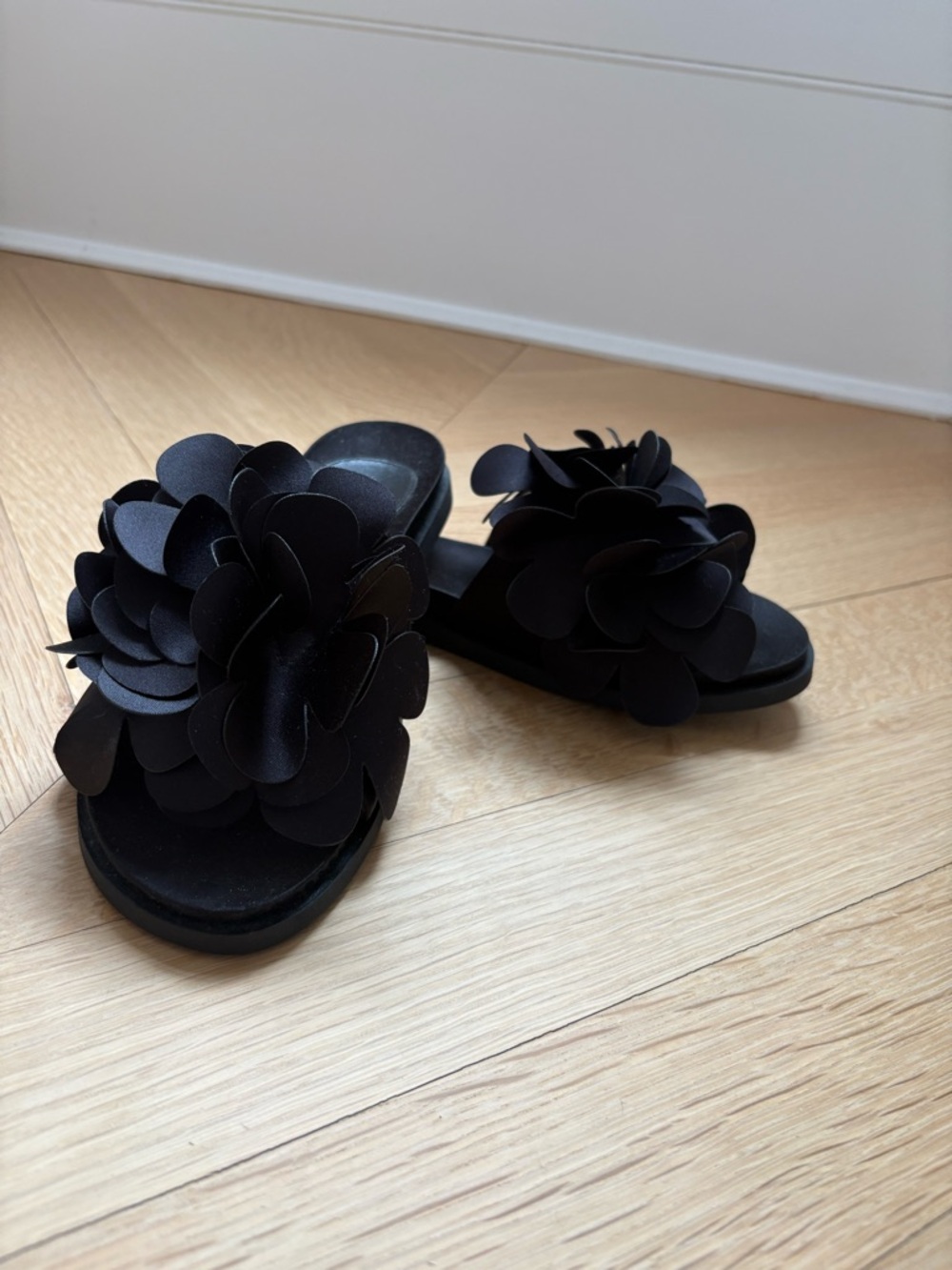 Simone Rocha Black Floral Appliqué Slide Sandals